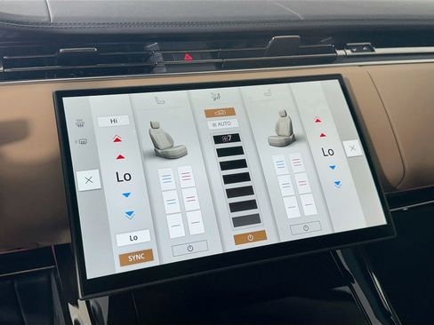 New 2025 Land Rover Range Rover Sport Dynamic SE image 17