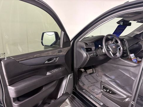Used 2020 Cadillac Escalade Luxury AWD/4WD image 11