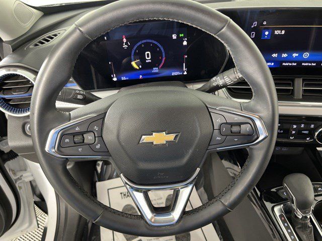 Used 2024 Chevrolet Trax LT w/ Driver Confidence Package FWD image 17