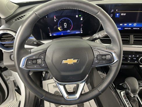 Used 2024 Chevrolet Trax LT w/ Driver Confidence Package FWD image 17