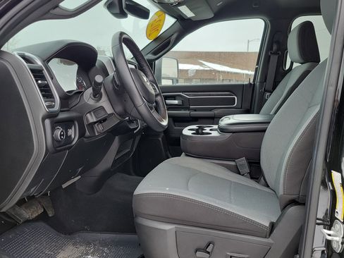 Used 2024 RAM 2500 Big Horn w/ Bed Utility Group image 8