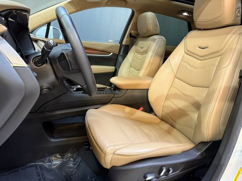 Used 2018 Cadillac XT5 Platinum w/ Driver Assist Package image 5