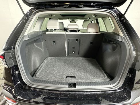New 2025 Volkswagen Taos SE w/ Panoramic Sunroof Package image 24