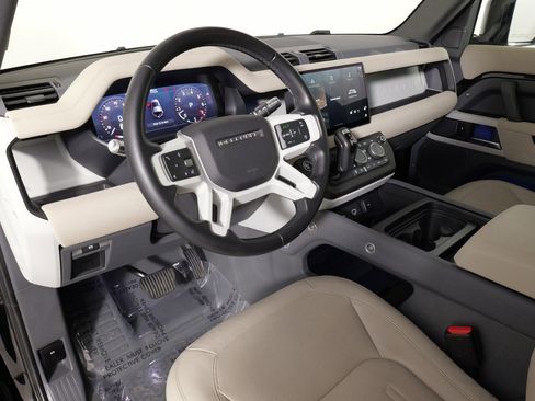 Used 2022 Land Rover Defender 110 SE image 28