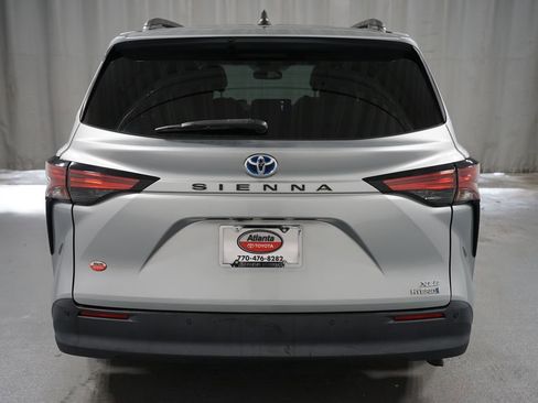 Certified 2021 Toyota Sienna XLE image 7