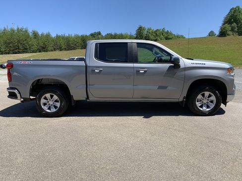 Used 2025 Chevrolet Silverado 1500 LT AWD/4WD image 11