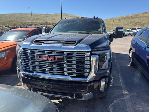 Used 2024 GMC Sierra 3500 Denali w/ Denali Reserve Package AWD/4WD image 2