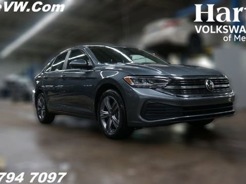 Certified 2023 Volkswagen Jetta SE image 1