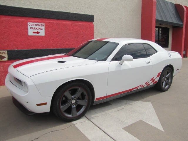 Used 2013 Dodge Challenger SXT RWD image 4