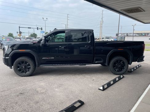 Used 2024 GMC Sierra 2500 AT4 w/ AT4 Preferred Package AWD/4WD image 5