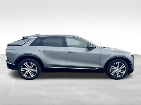 Used 2024 Cadillac Lyriq Tech AWD/4WD image 9