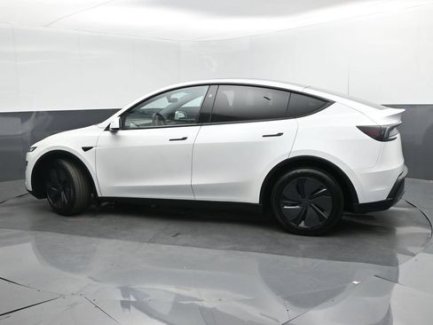 Used 2026 Tesla Model Y 2WD image 33