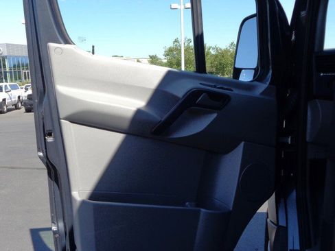 Used 2014 Mercedes-Benz Sprinter 2500 image 18