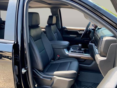 Used 2025 Chevrolet Silverado 1500 LT Trail Boss w/ Convenience Package II AWD/4WD image 9
