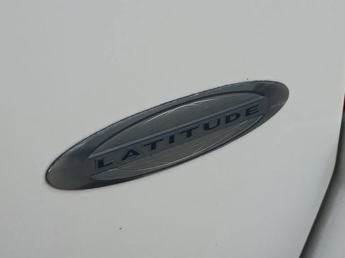 Used 2014 Jeep Compass Latitude FWD image 11