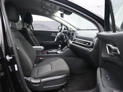 Used 2025 Kia Sportage LX AWD/4WD image 27