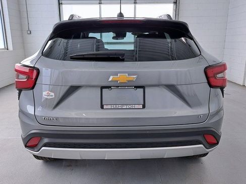 Used 2025 Chevrolet Trax LT w/ LT Convenience Package FWD image 7