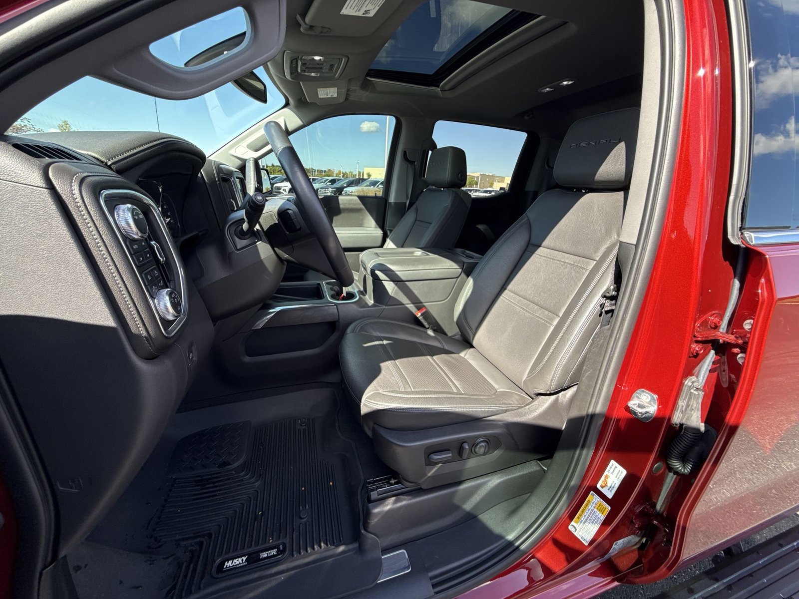 Used 2022 GMC Sierra 1500 Denali w/ Denali Premium Package AWD/4WD image 13