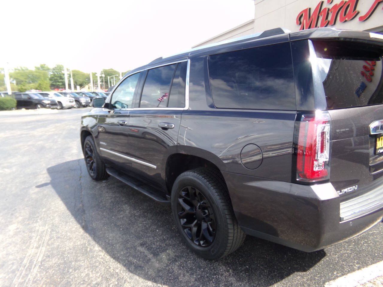 Used 2015 GMC Yukon Denali w/ Touring Package AWD/4WD image 43