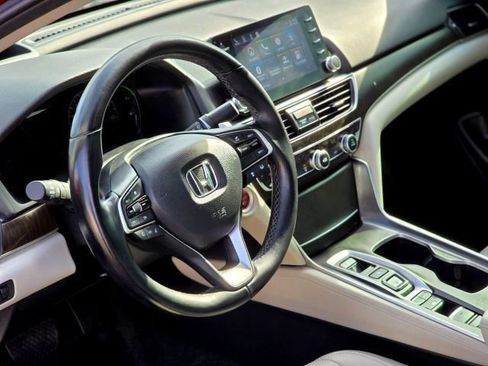 Used 2020 Honda Accord Touring image 11