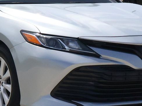Used 2020 Toyota Camry LE FWD image 7