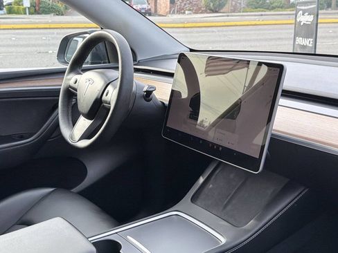 Used 2024 Tesla Model Y Long Range AWD/4WD image 16