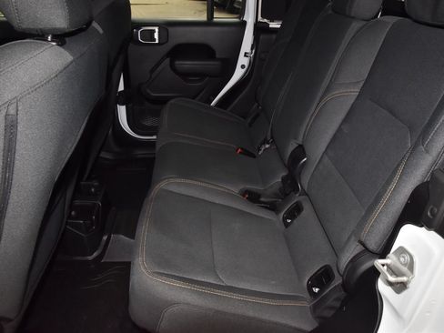 Used 2024 Jeep Gladiator Sport AWD/4WD image 14