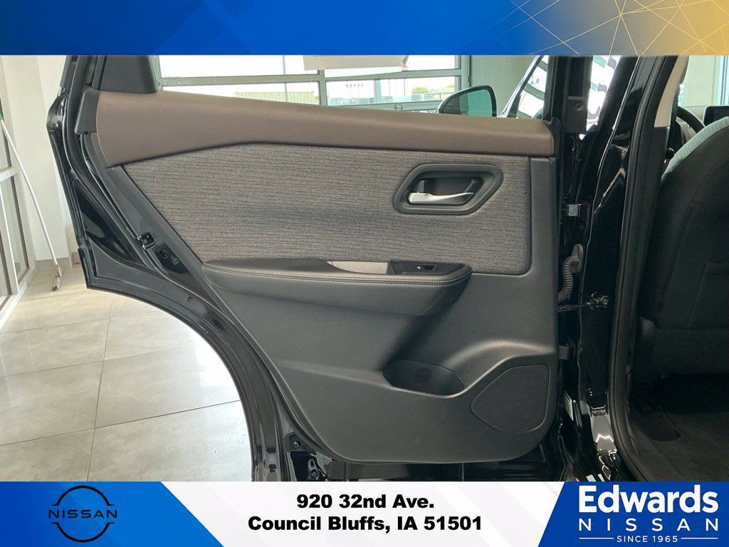 Used 2021 Nissan Rogue SV AWD/4WD image 10