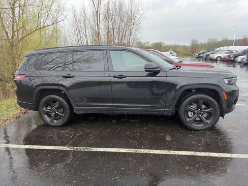 Used 2025 Jeep Grand Cherokee L Altitude image 4