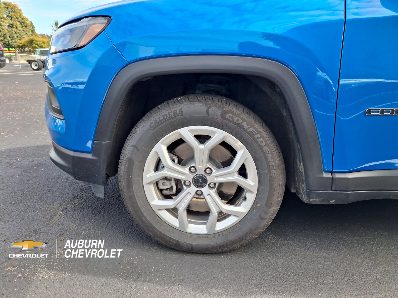 Used 2025 Jeep Compass Latitude AWD/4WD image 3