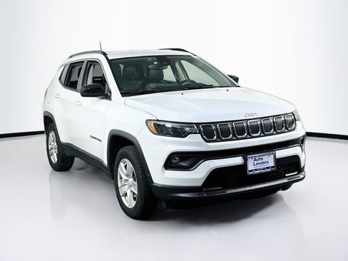 Used 2022 Jeep Compass Latitude w/ Convenience Group AWD/4WD image 3