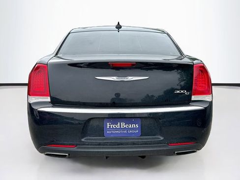 Used 2016 Chrysler 300 C RWD image 6