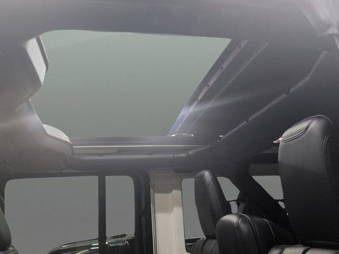 Used 2023 Jeep Wrangler Unlimited Sahara AWD/4WD image 20