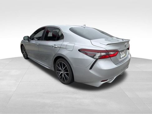 Used 2023 Toyota Camry SE image 6