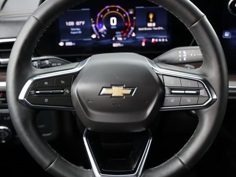 Certified 2025 Chevrolet Suburban Premier image 15