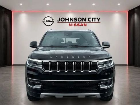 Used 2024 Jeep Wagoneer L Series II w/ Flexible Seating Group AWD/4WD image 10