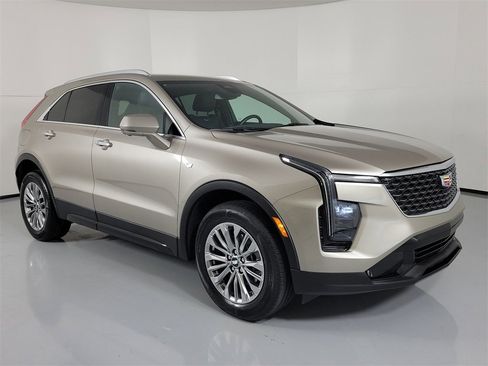 Certified 2025 Cadillac XT4 Premium Luxury image 1