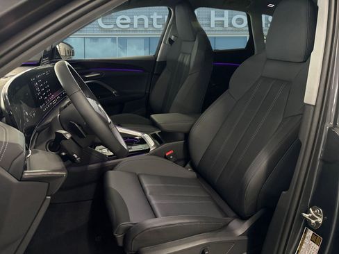 Certified 2025 Audi Q5 Prestige image 5