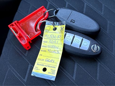 Used 2021 Nissan Kicks SR image 29