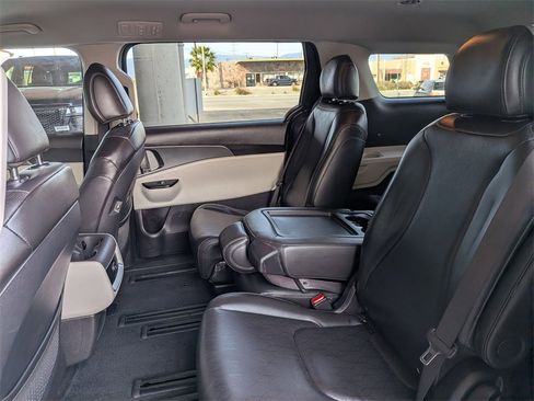 Used 2024 Kia Carnival LX image 24