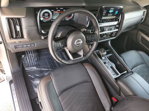 Certified 2024 Nissan Pathfinder Platinum w/ Cargo Package FWD image 11