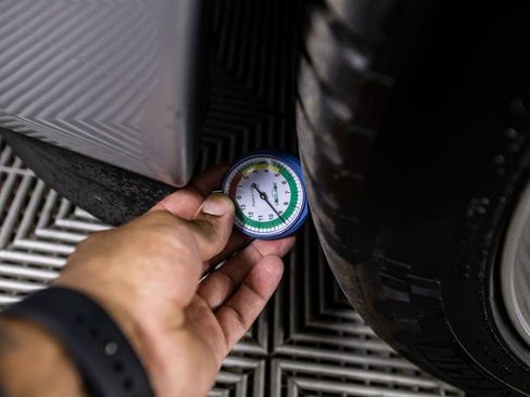 Used 1999 Chevrolet Corvette Base w/ Performance Handling Pkg image 31