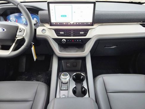 New 2026 Ford Explorer Active w/ Active Comfort Package image 15