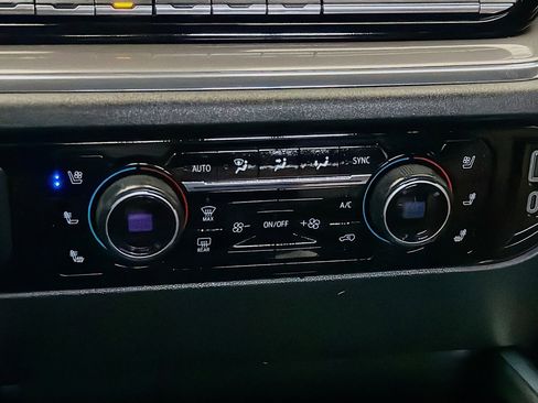 Used 2024 Chevrolet Silverado 3500 High Country w/ High Country Premium Package image 10