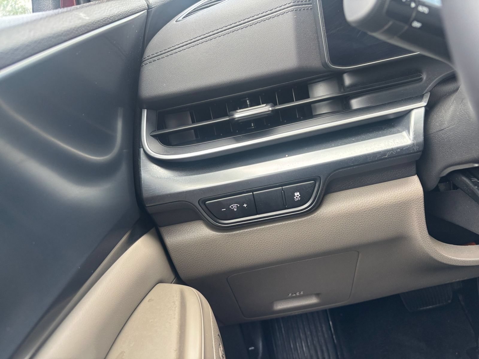 Used 2026 Kia Carnival FWD image 35