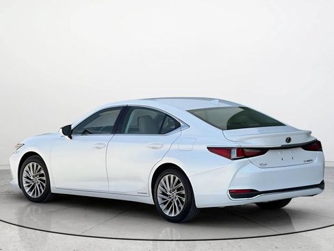 Used 2021 Lexus ES 300h w/ Luxury Package FWD image 3