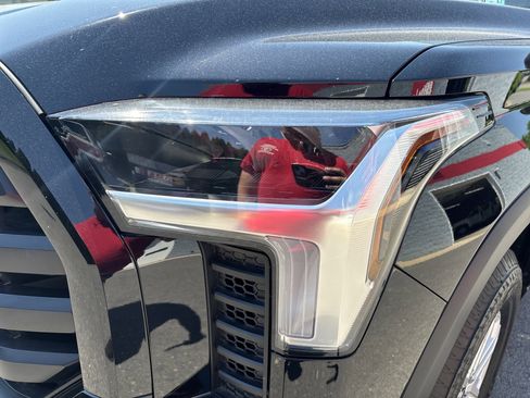 Certified 2025 Toyota Tundra SR5 w/ SR5 Convenience Package AWD/4WD image 9