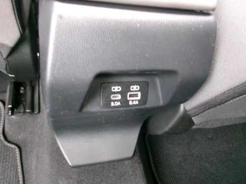 Used 2025 Subaru Crosstrek 2.5i Premium AWD/4WD image 11