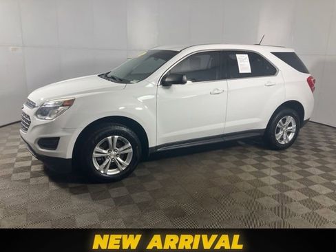 Used 2017 Chevrolet Equinox LS image 2