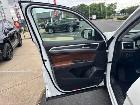 Used 2022 Volkswagen Atlas SEL Premium AWD/4WD image 12